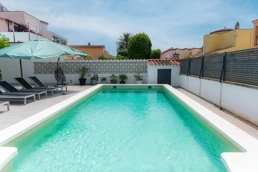 WELCS CASA 111 EMP con piscina privada y parking - 2