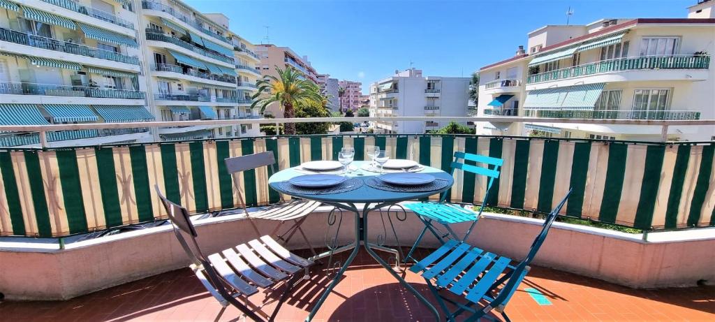 3 rooms, modern, close to beaches and racecourse, Cagnes-sur-Mer