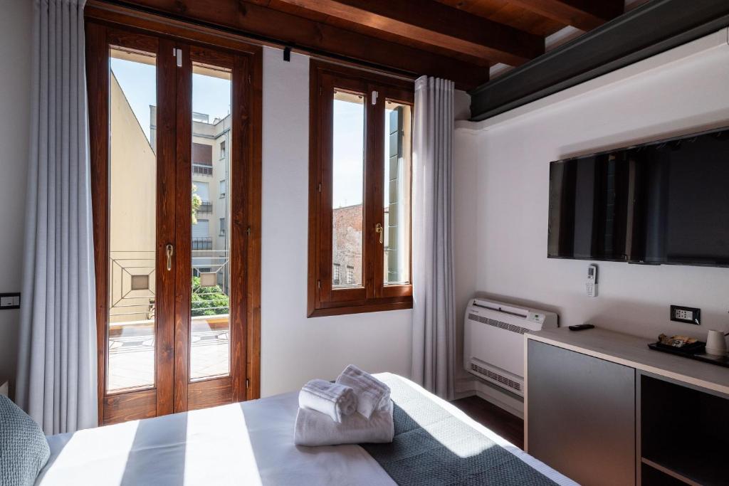 GuestHost - Santo 86 Luxury Rooms - 3