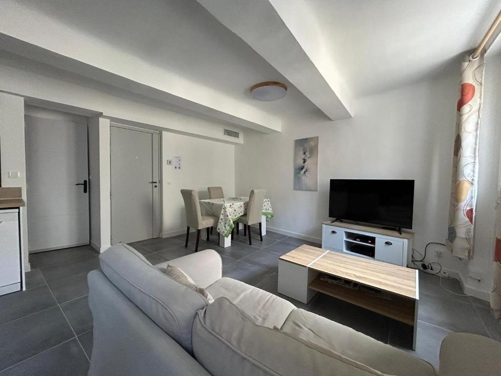 Appartement cosy et lumineux au cœur de Cogolin - 2
