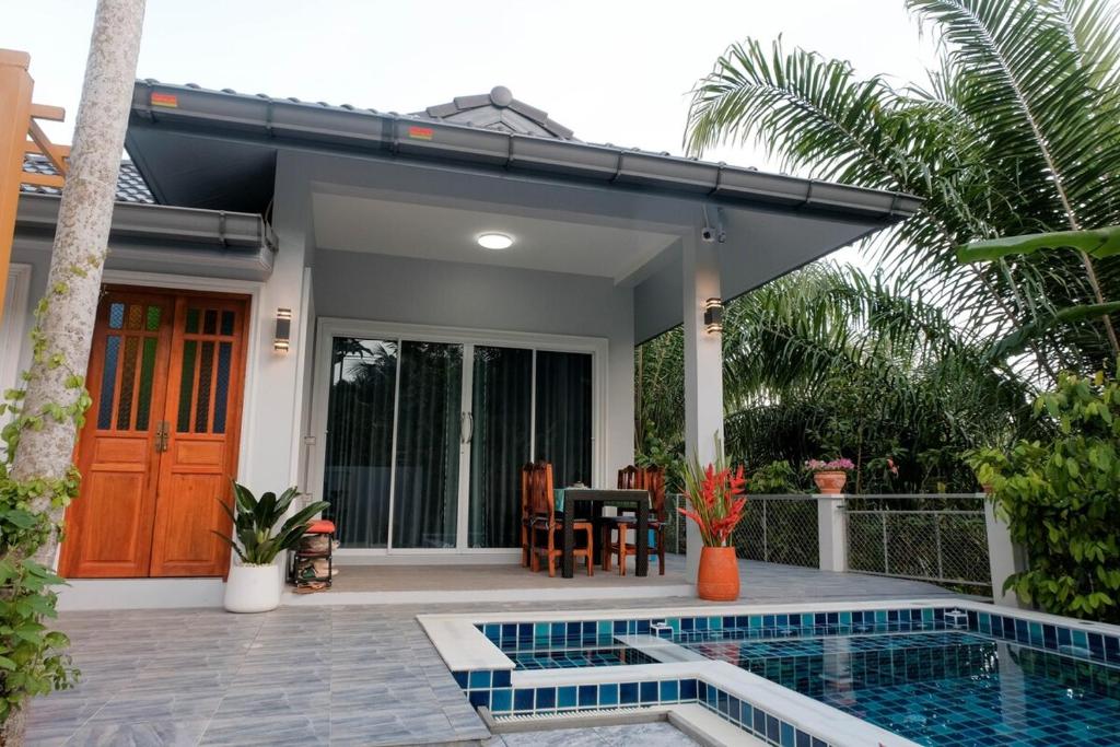 Jampun Pool Villa, Klong Muang pláž