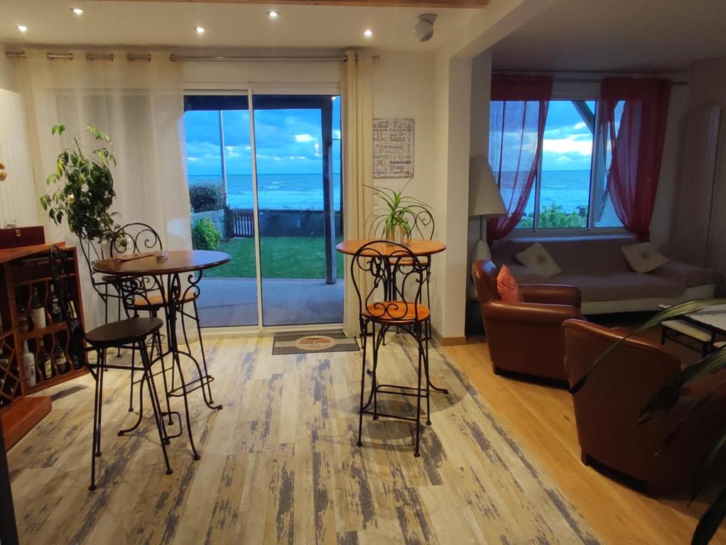 Face a la mer, Courseulles-sur-Mer