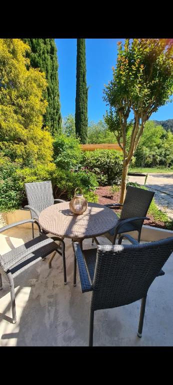 Charming studio proche Dolce Via, Saint-Fortunat-sur-Eyrieux