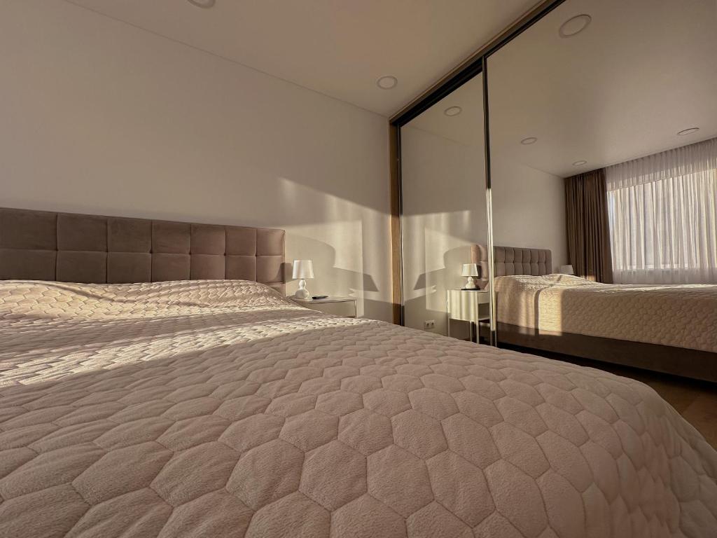 Toliau nuo šurmulio, Plunge