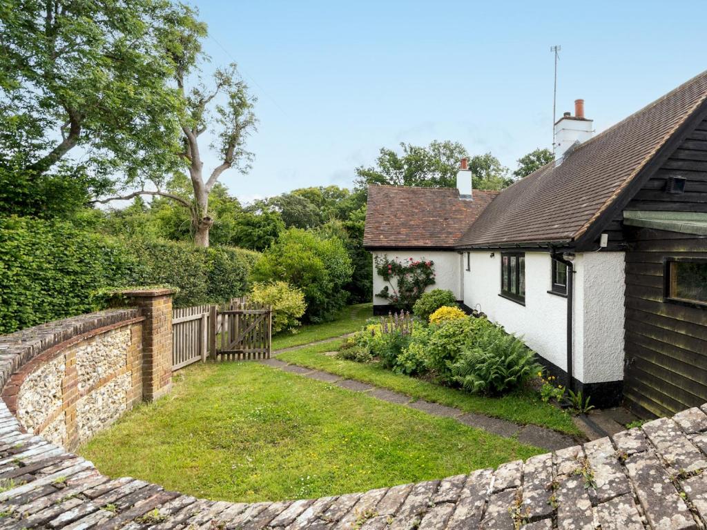 Chilterns Farm Cottage Hideaway Pass the Keys, Little Missenden