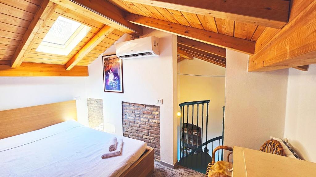 5 mins from Beach and 1 min from center One, Imperia