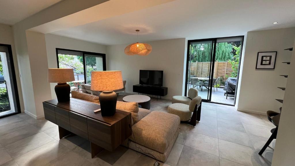 Chez Max - Terrasse - Climatisation - Parking gratuit, Beaune