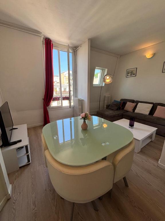Appartement Colisée Champs Elysées, Paris