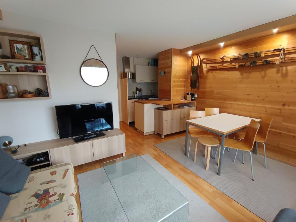 Studio lumineux rénové, parking, animaux acceptés, 5 pers - FR-1-445-62 - 1