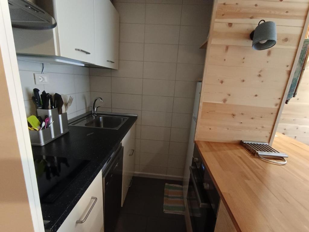 Studio lumineux rénové, parking, animaux acceptés, 5 pers - FR-1-445-62 - 5