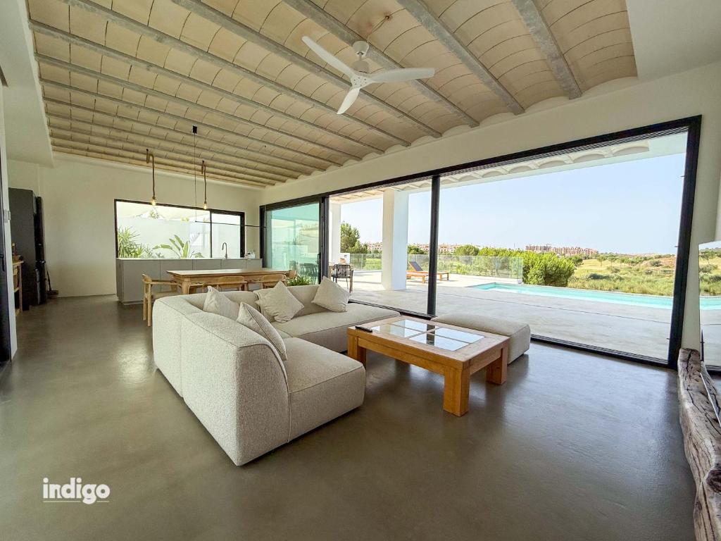 Villa Paz -Moderno Privado Nuevo Piscina Vistas a Golf y Lago - 1