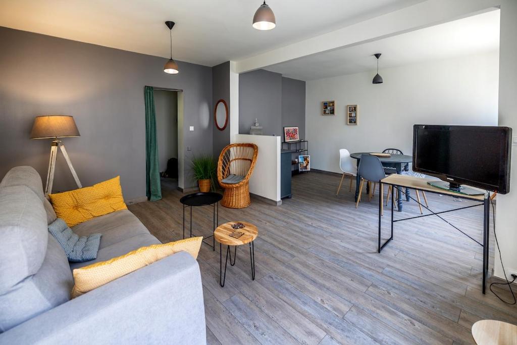 Appartement paisible au bord de l Isle, parking privé - 1