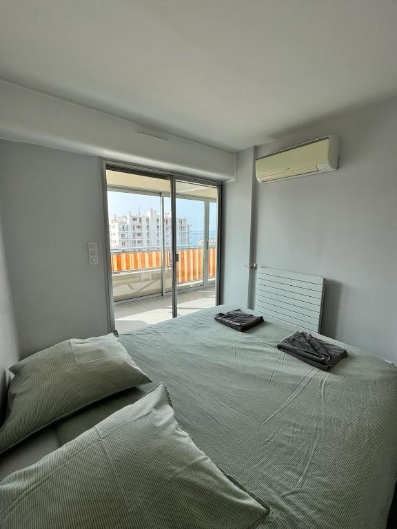 Appartement vue mer avec plage a pied garage prive à Golfe-Juan - 2