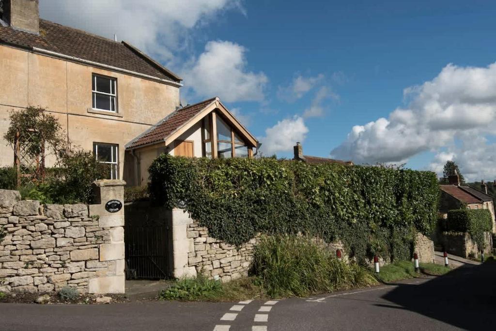 Clematis Cottage - Idyllic Village close to Bath, Freshford