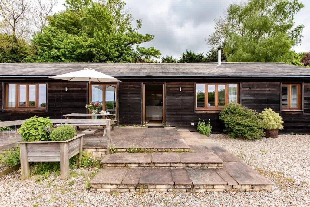 Beautiful Box Hill Lodge, Box