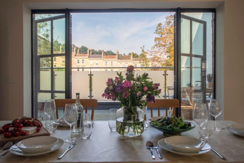 Bright open plan living - Bath - Free Parking, Bath