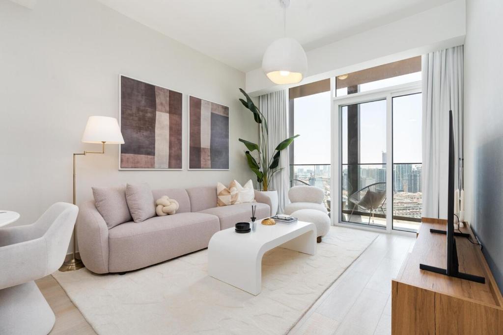 Iconic 1 BR Brand New Bloom Tower, Dubaï