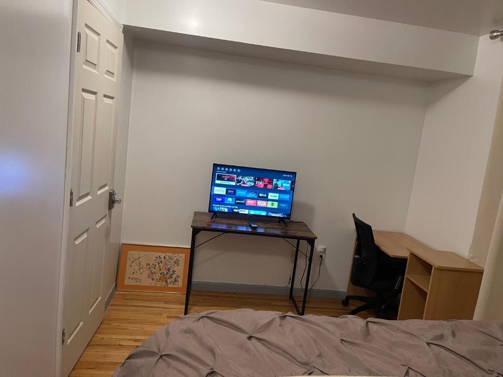 Peculiar 153, Newark