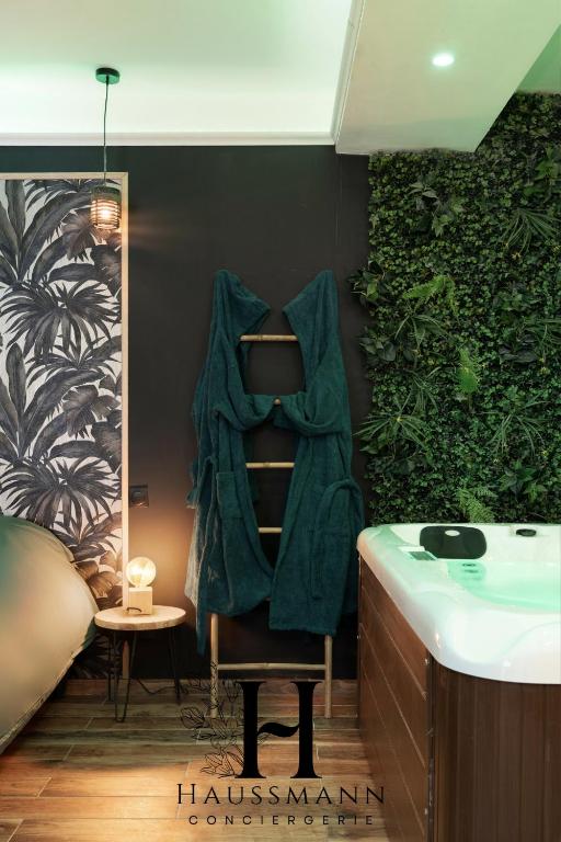 Love Room Nancy Jacuzzi et coin massage - 2