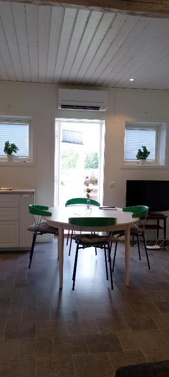 Tess på Nöddö, Strömstad