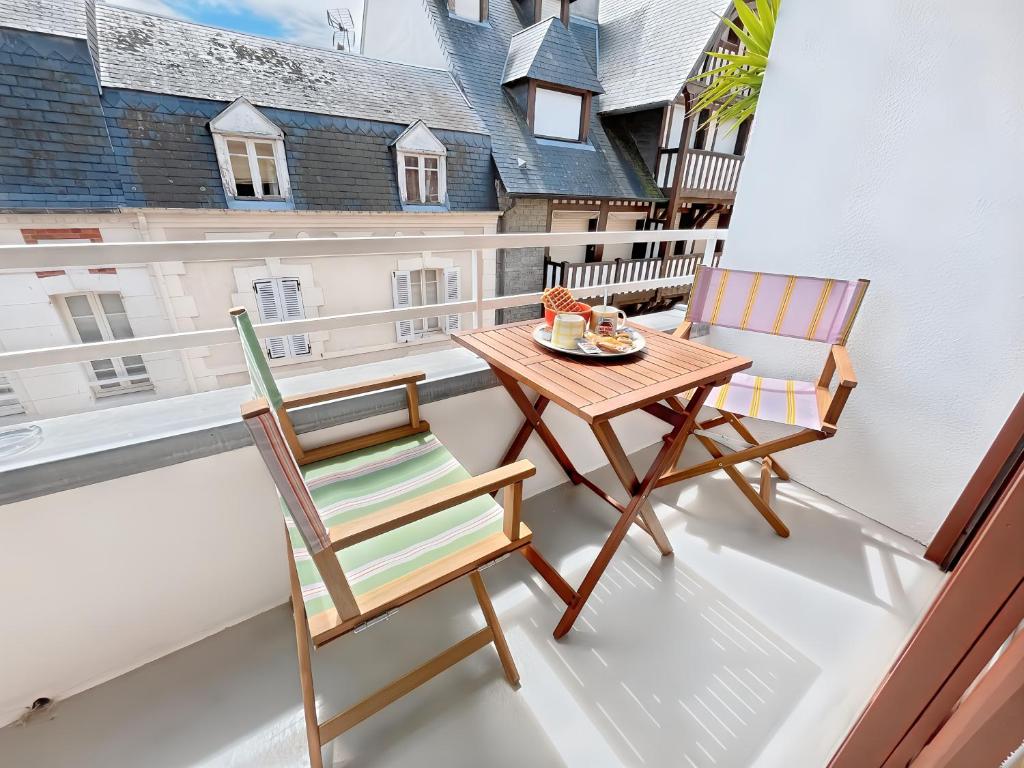 Charmant Appartement au Cœur de Deauville avec Balcon et plage à 10 min à Pied - 4