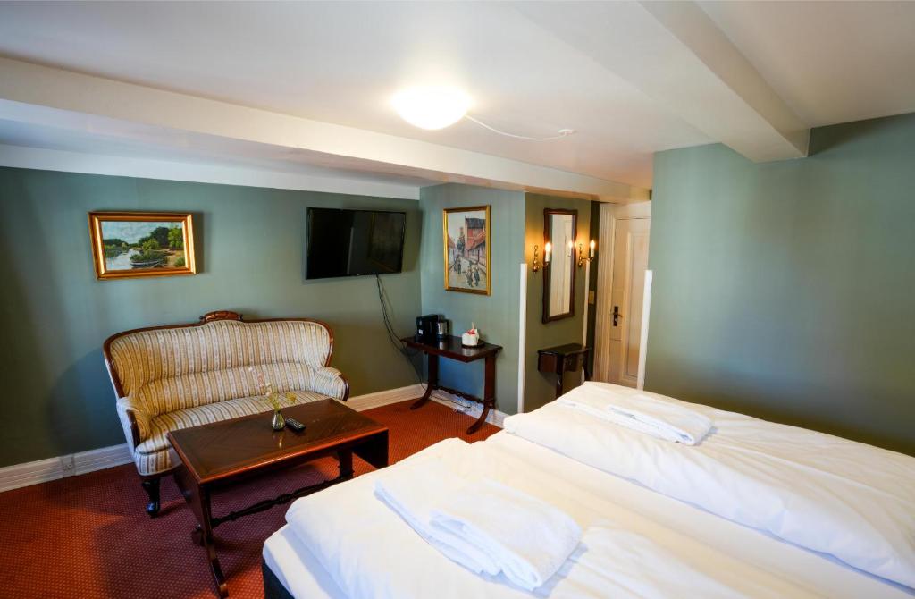 Double or Twin Room with view to pedestrian street of Ribe the 