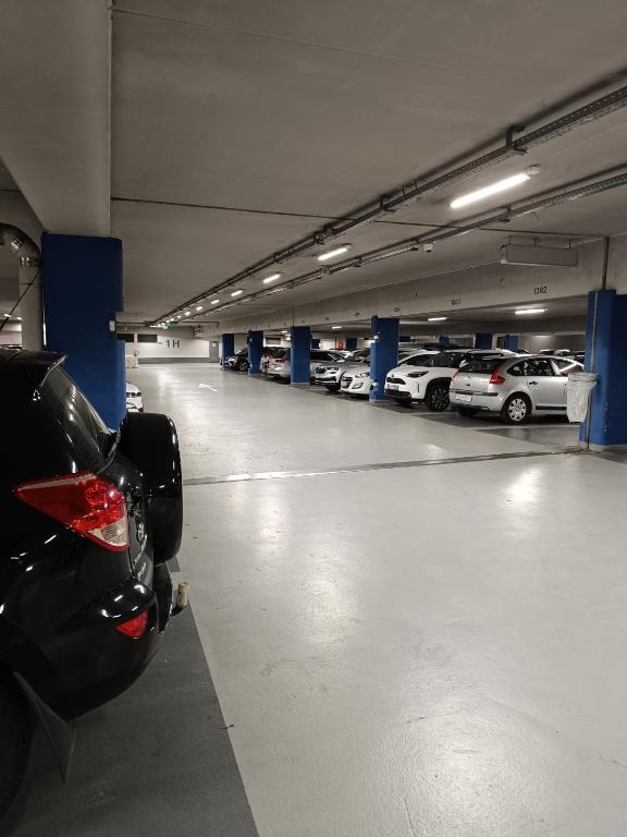 MAMA with mobile aircon, including free parking space at 300 meters - 3