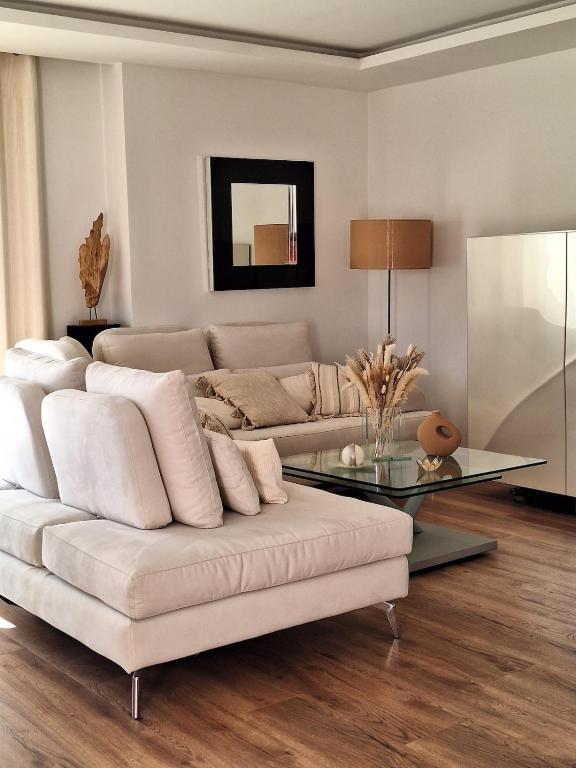 VILLA ETAGE PROCHE BORD DE MER QUARTIER Boulouris - 2
