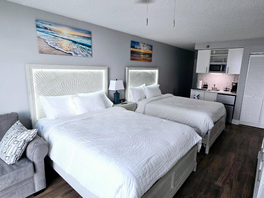 Oceanview 2 Studios adjoining w/pool, kitchenettes, Daytona Beach