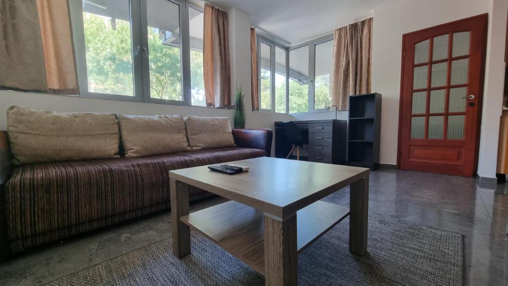 Darling Apartman, Segedín