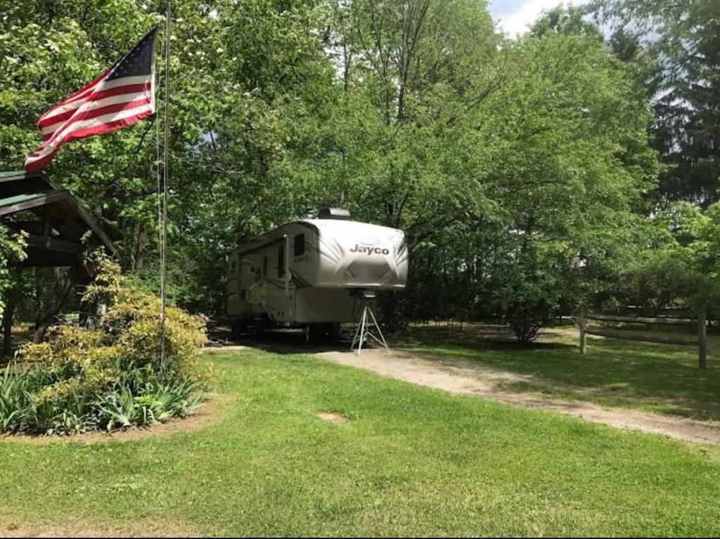 Full Hook up 30 Amp Site W Up to 26Ft, Gaines