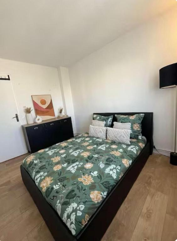 L'escale au centre de Valence, Valence