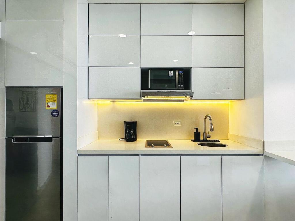 Amazing loft - 2 minutes from the airport! - 5
