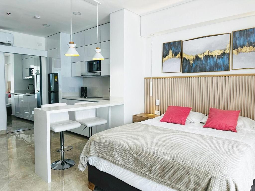 Amazing loft - 2 minutes from the airport! - 2