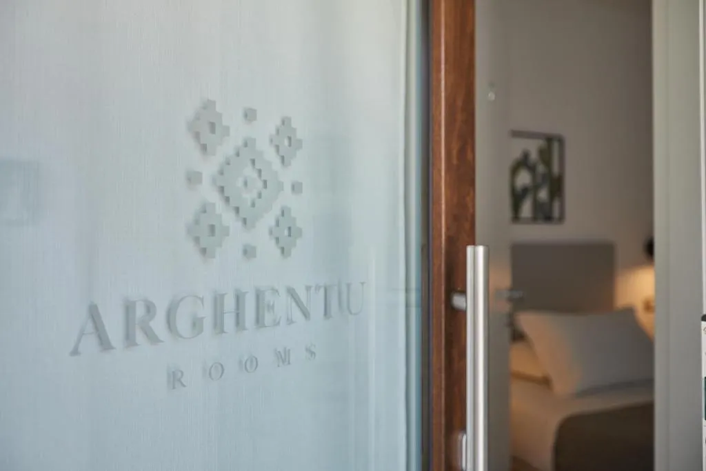 ARGHENTU Rooms, hotel in San Vito