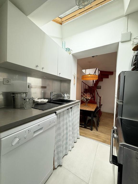 Albertine - Beautiful family home with exterior - 2