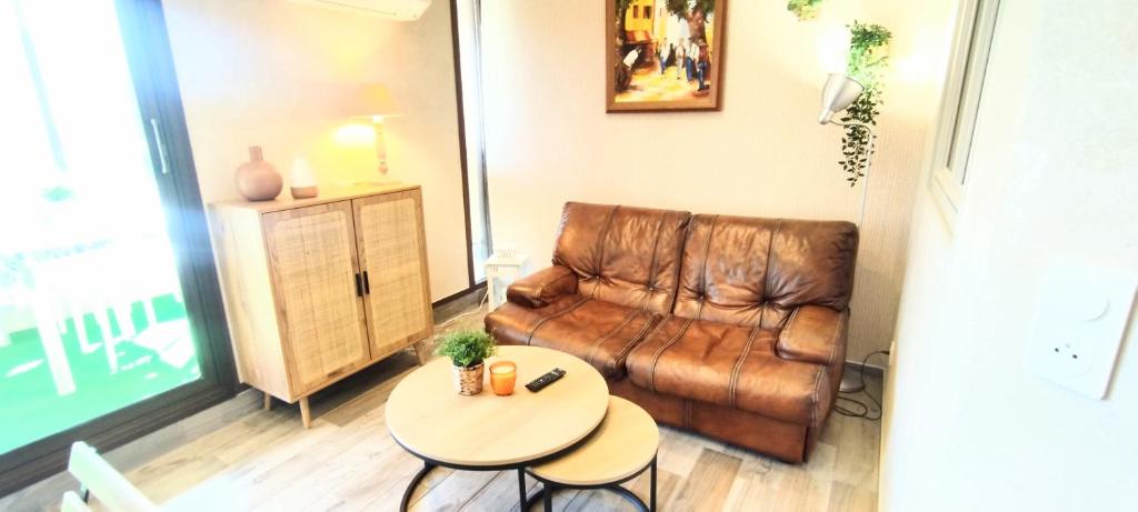 LA MER appartement climatisé,à10mn à pieds de la plage, chambre et coin nuit, grand patio et parking privé - 3