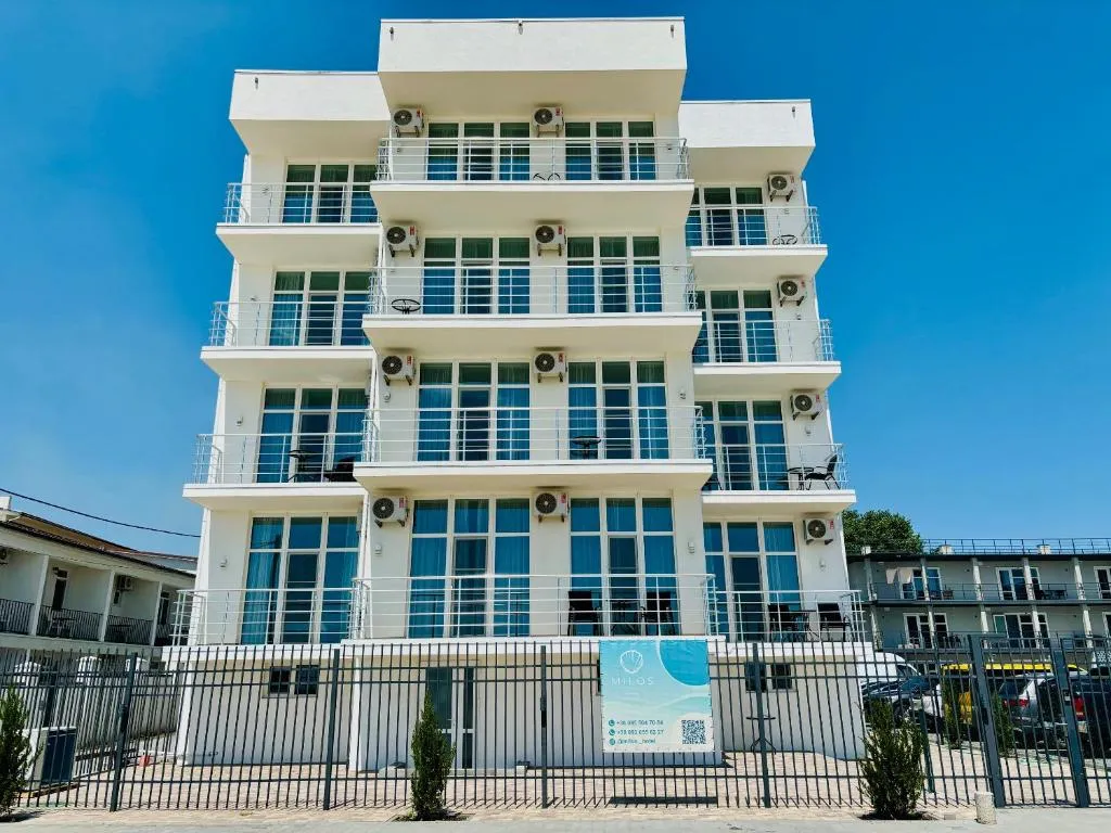 Milos Hotel, Hotel in Satoka