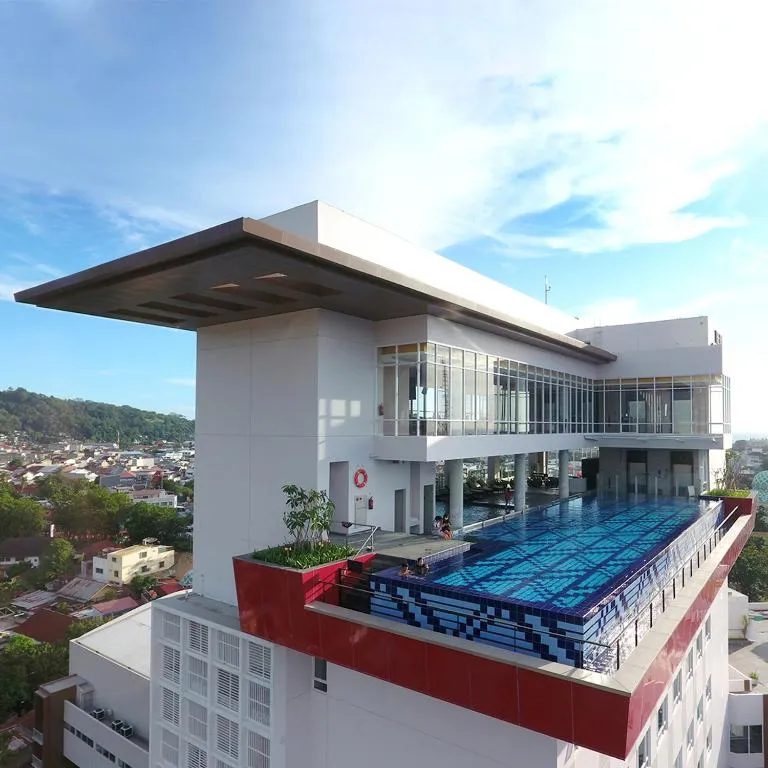 The ZHM Premiere Padang，位于巴东的酒店