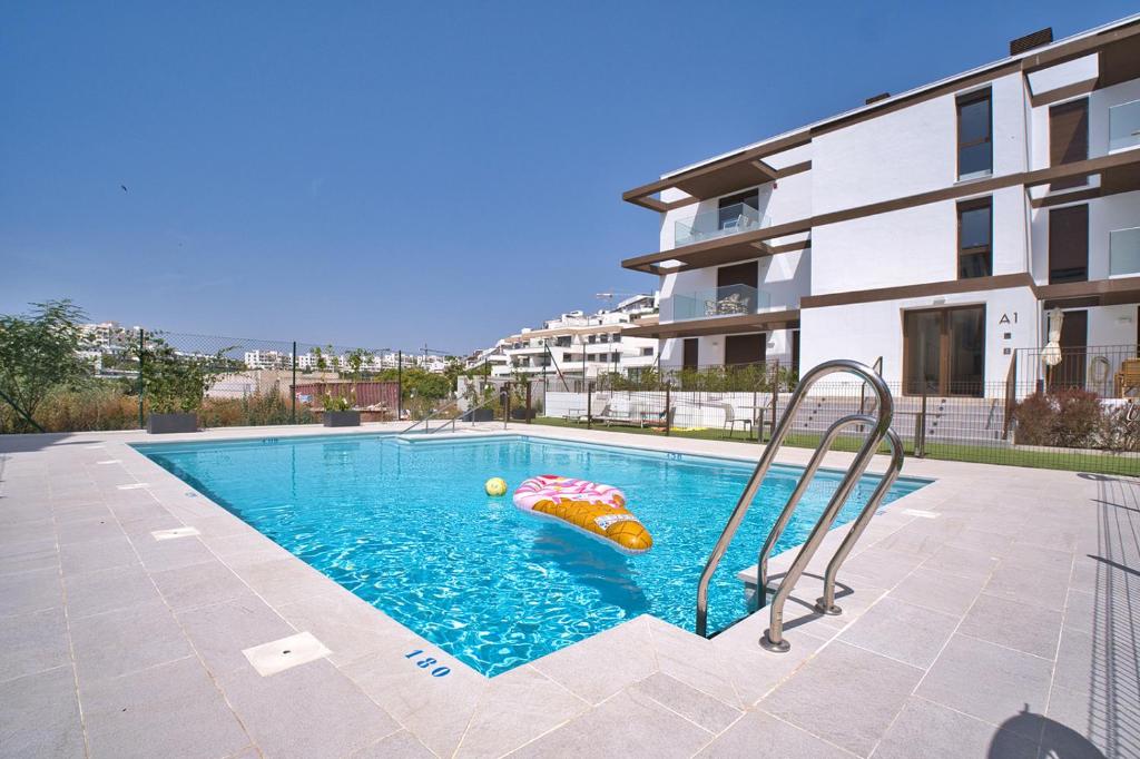 Las Mesas Modern Apartment with Pool in Estepona - 2