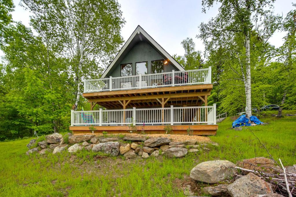 8 Mi to Okemo Mountain Resort Mtn-View Retreat!, Andover