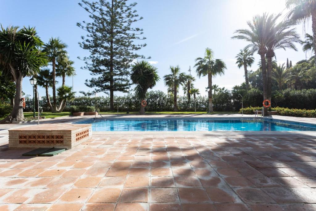 Apartamento en primera línea de playa con piscina - 2
