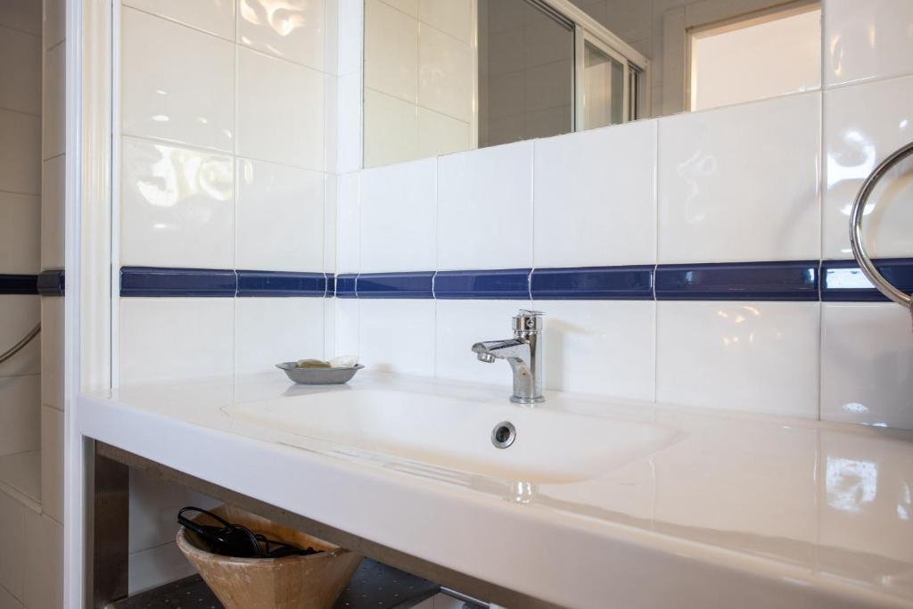 Apartamento en primera línea de playa con piscina - 3