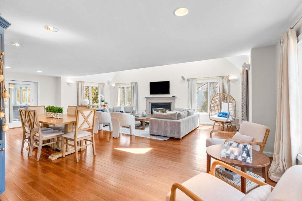 The Gathering Place - For 6 with Fire Pit, Mashpee