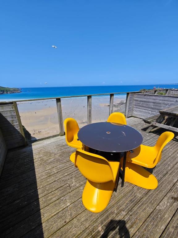Cliff top apartment with breathtaking ocean views, Newquay