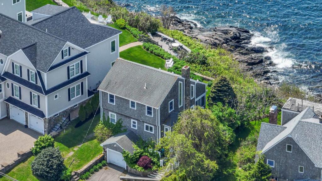 3BR Oceanfront on Nubble Cliffs, York