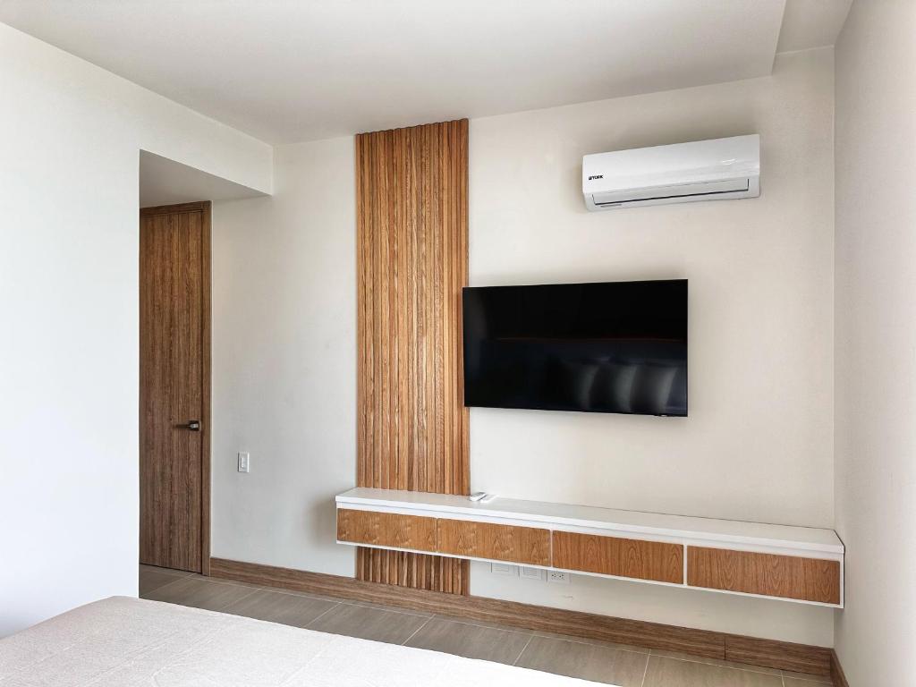 Spectacular Beachfront Apartment - 5