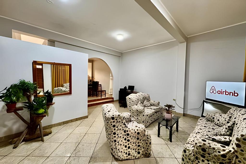 Vive a 5Min del centro 3HAB con A/C Cochera Privad - 2