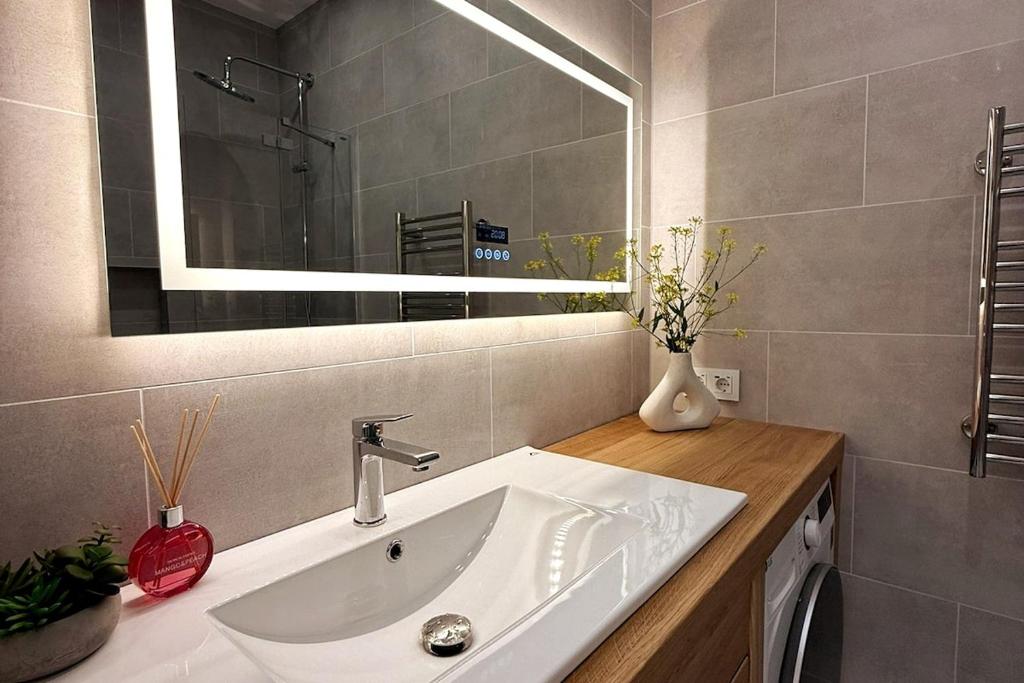 Stylish Cesis Apartment - Perfect Base for Exploring Medieval Town and Gauja Nature Trails, Cēsis