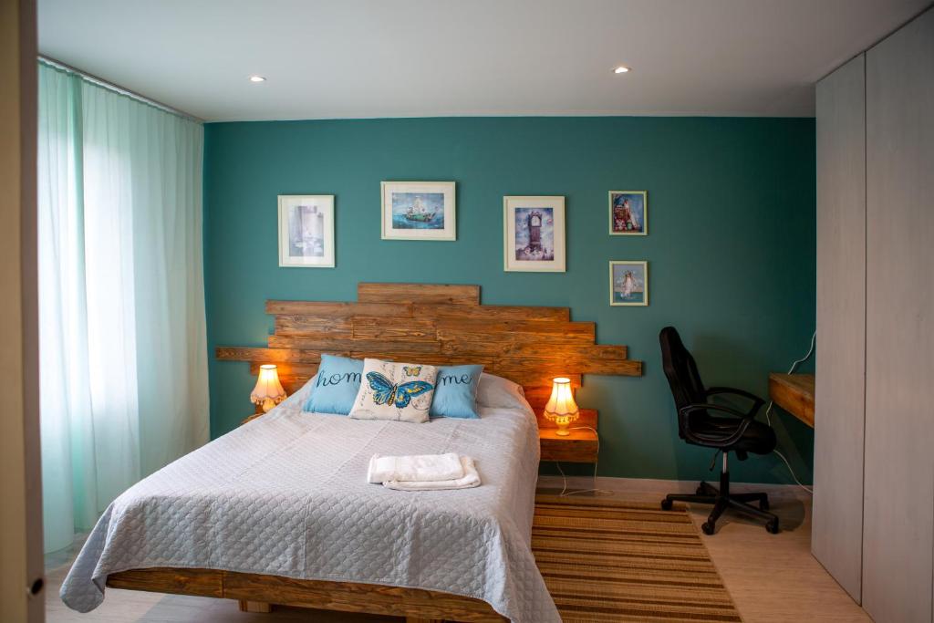 Designer Apartment, Roja